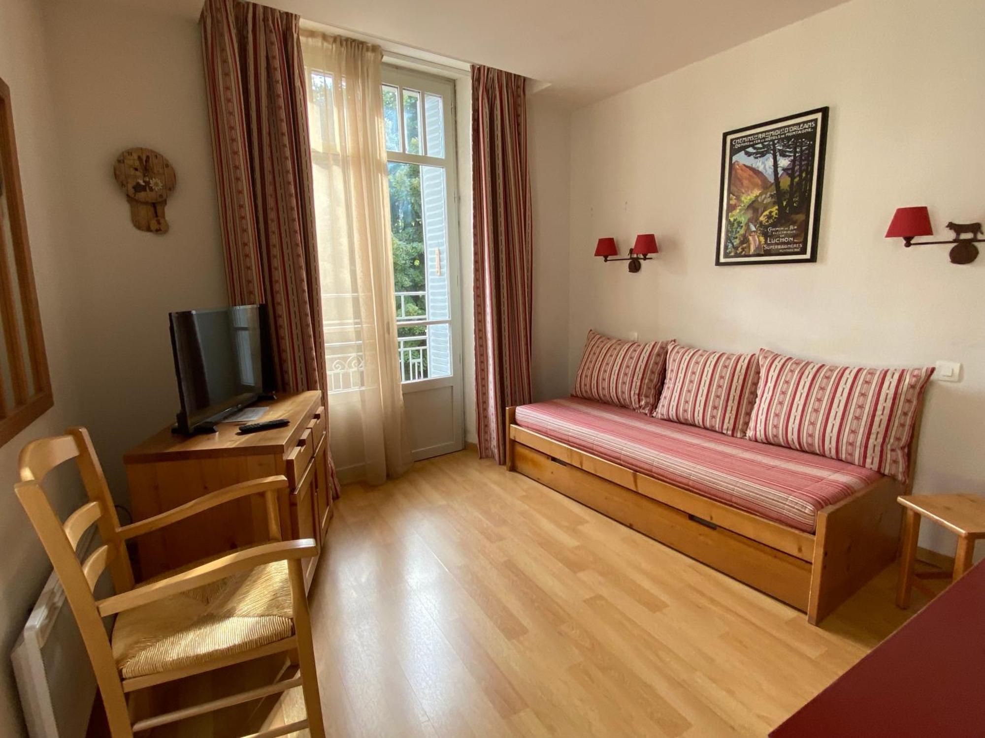 Bagnères de Luchon, Résidence Val de Jade, Beau T3 meublé, plein centre, pour 4 ou 6 personnes Esterno foto
